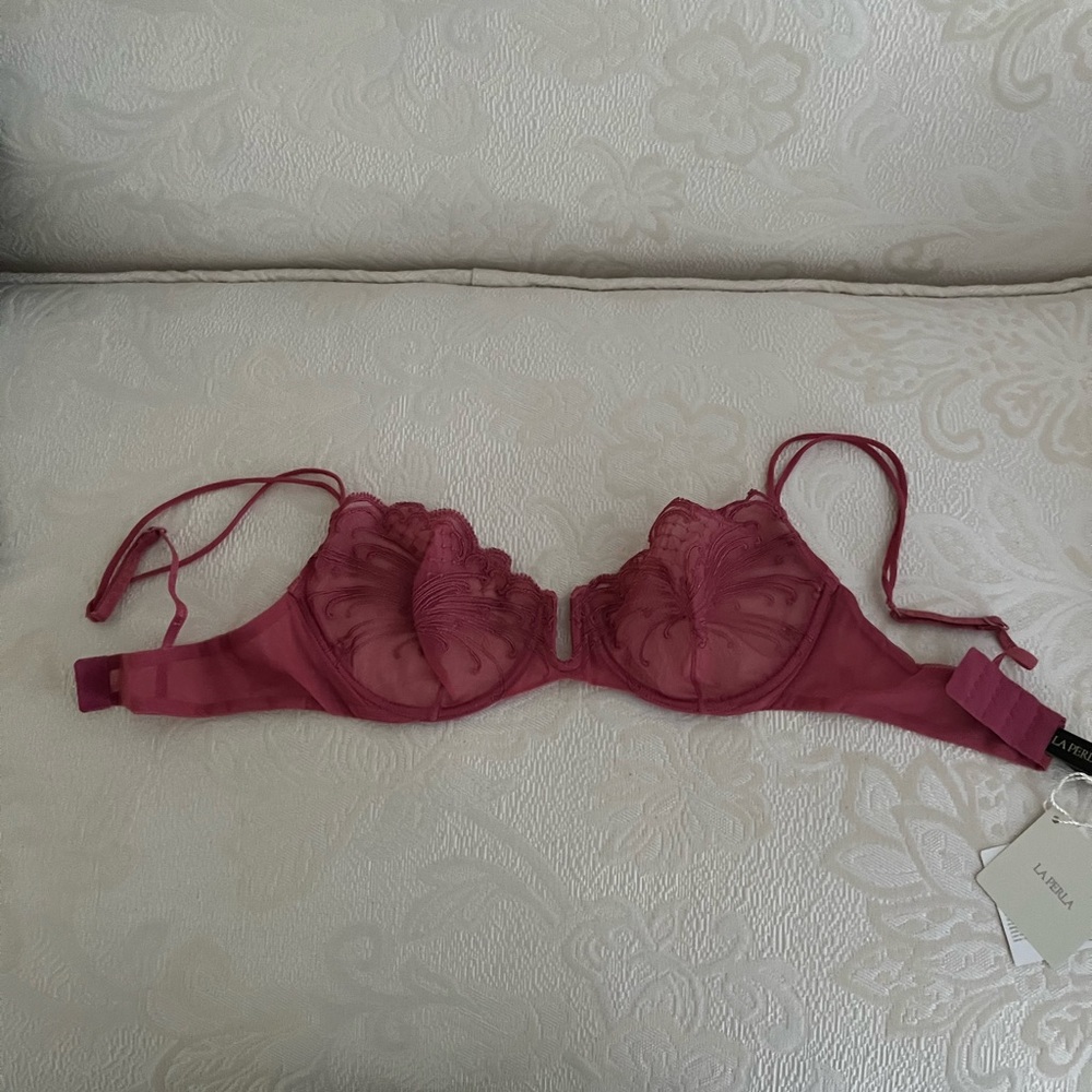La Perla Cranberry Lace balconette Italian luxurious bra!  ❤️